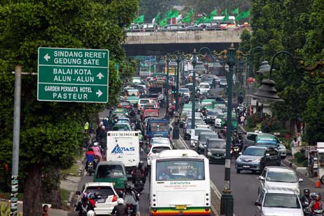 Bandung Macet, Warga Jakarta Diimbau Naik Kereta Api